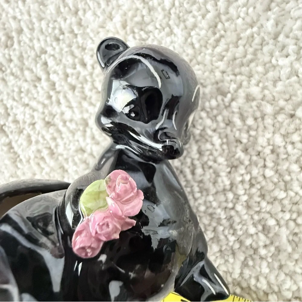 Vintage skunk with roses and slit in tail